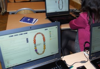 Kurs Technologiczny-CAD-CAM - uczniowie pracujący przy komputerach