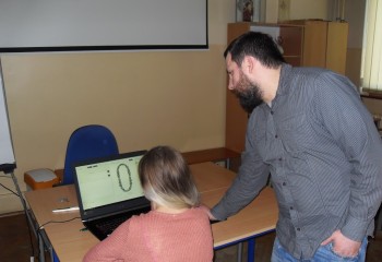 Kurs Technologiczny-CAD-CAM - uczniowie pracujący przy komputerach