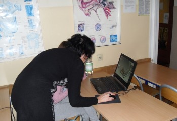 Kurs Technologiczny-CAD-CAM - uczniowie pracujący przy komputerach