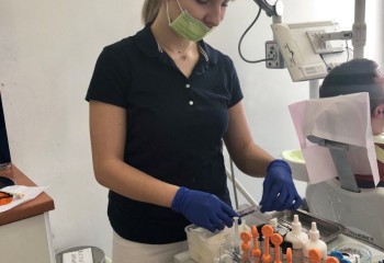 Uczennica podczas stażu w miejscu pracy