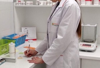 Uczennica podczas stażu w miejscu pracy