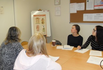 Uczennice podczas kursu z zakresu periodontologii