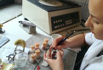 Uczennica podczas stażu