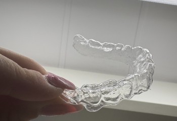 Zdjęcie przedstawia wykonaną pracę protetyczną