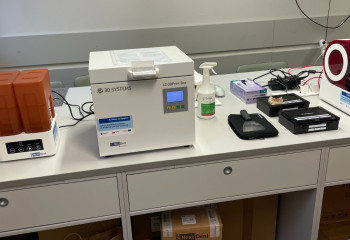 sprzęt przeznaczony do drukowania pracy w technologii 3D