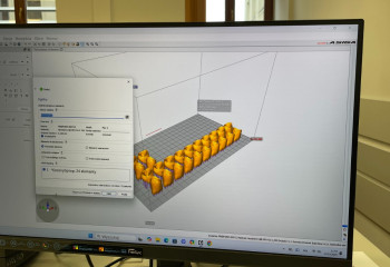 sprzęt przeznaczony do drukowania pracy w technologii 3D